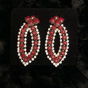 New- beautiful earrings for pierced ear’s measure 2.5”.